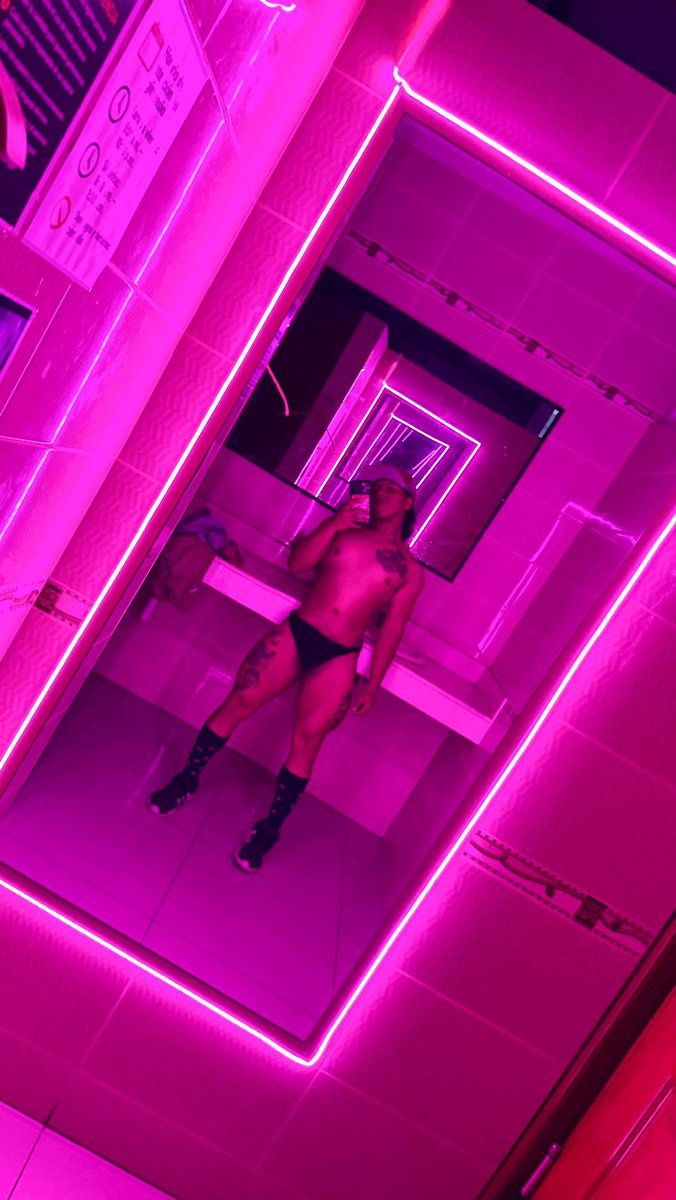 01Ronalxd's tweet photo. Pink https://t.co/bhMKIXQhLG