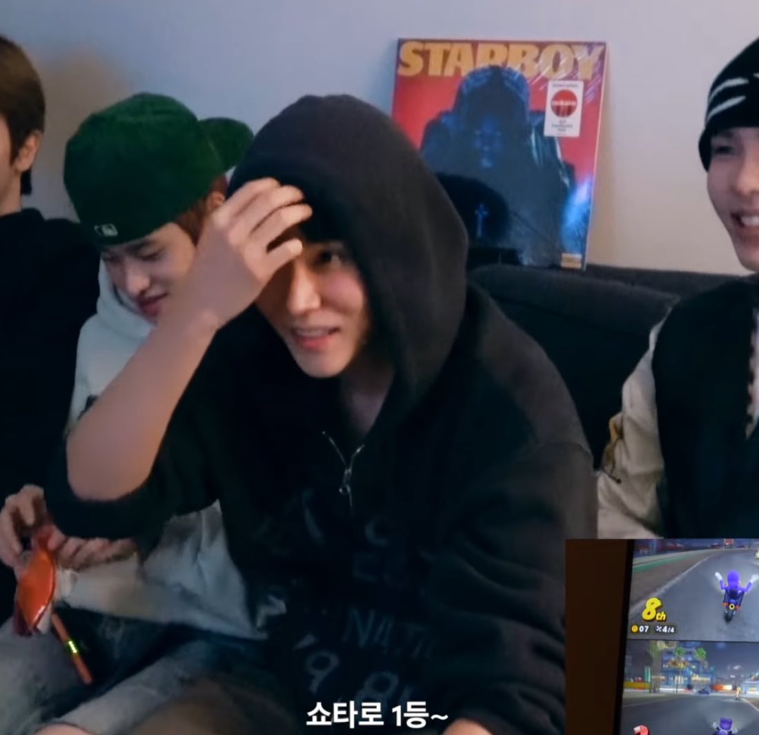 หน้าหนาวให้ 2/10
หน้าหล่อ มีลักยิ้ม เกมเมอร์ 100000/10