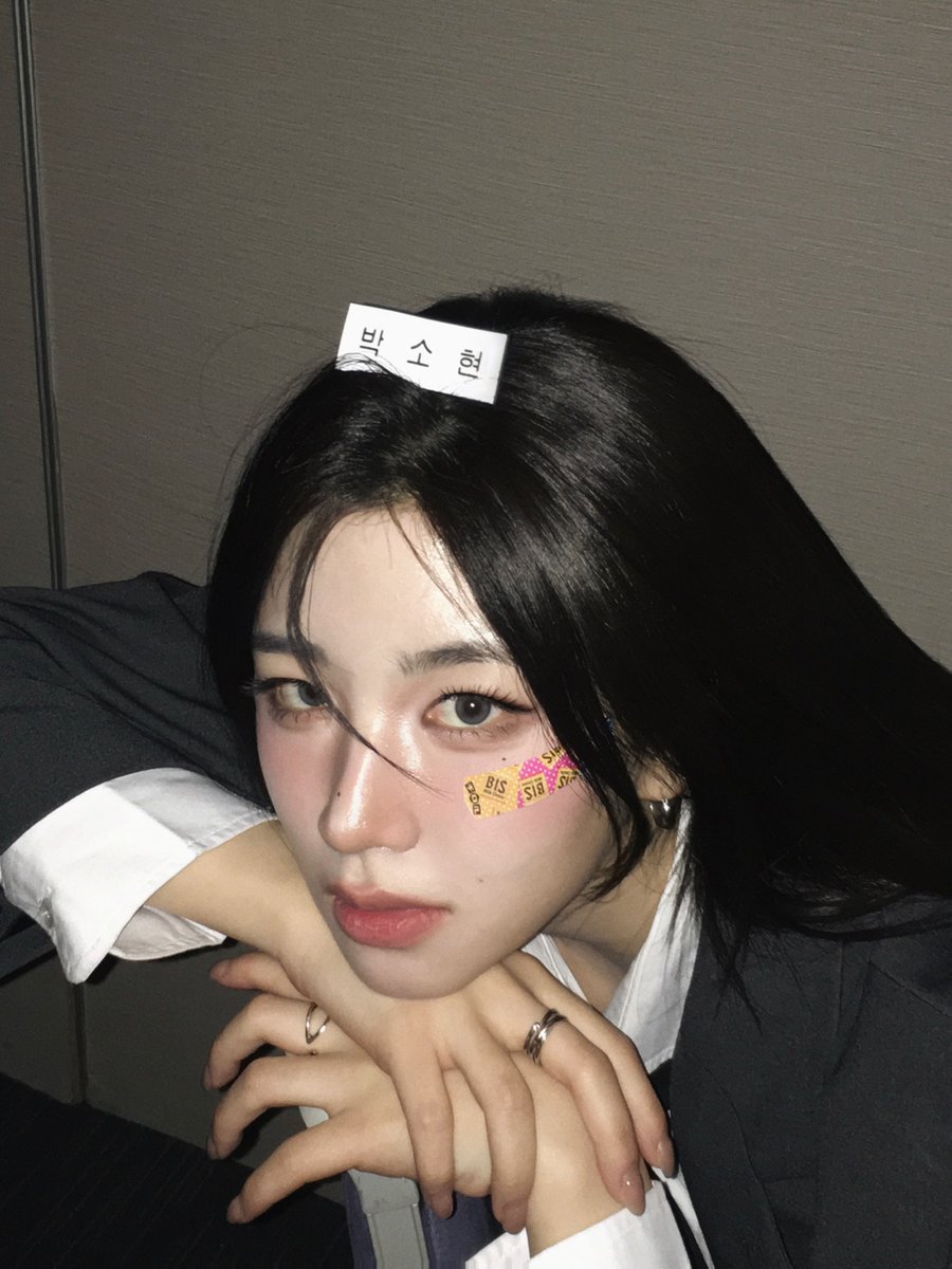 sohyun and this song i need someone to point a gun against my head