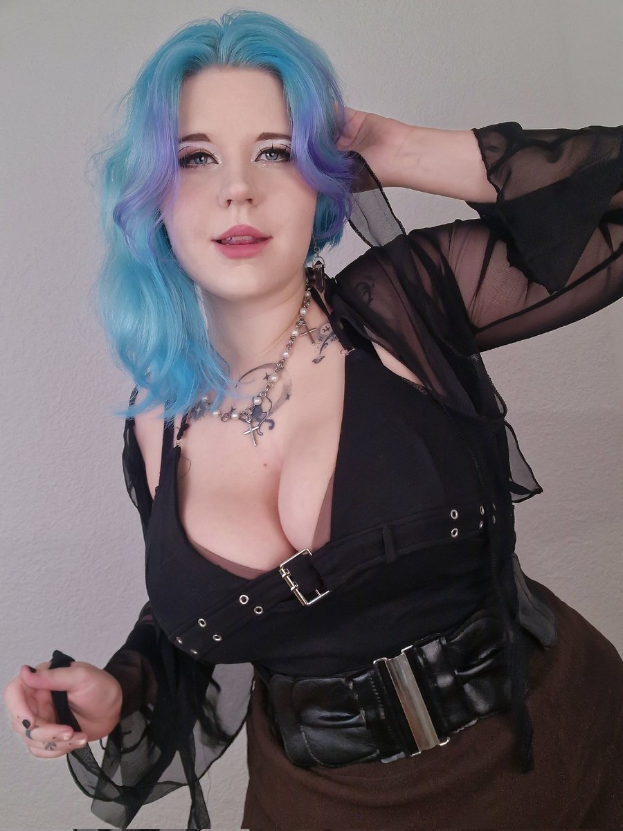 Fyly_cosplays's tweet photo. Out of Cosplay ✨ https://t.co/CpIVCkPM2s