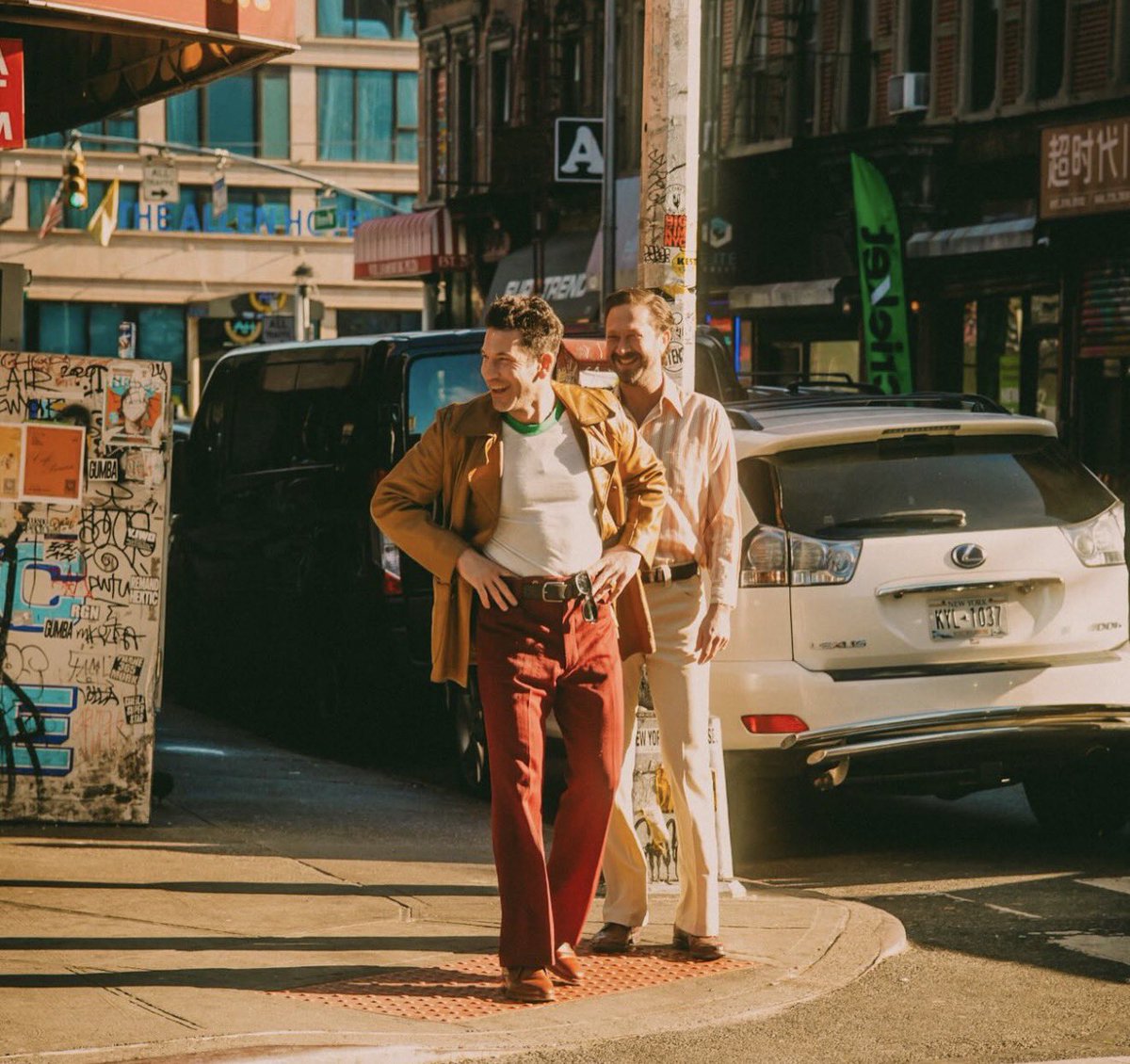 jacknifejeds's tweet image. ebon moss-bachrach and jon bernthal for dog day afternoon!!!!!