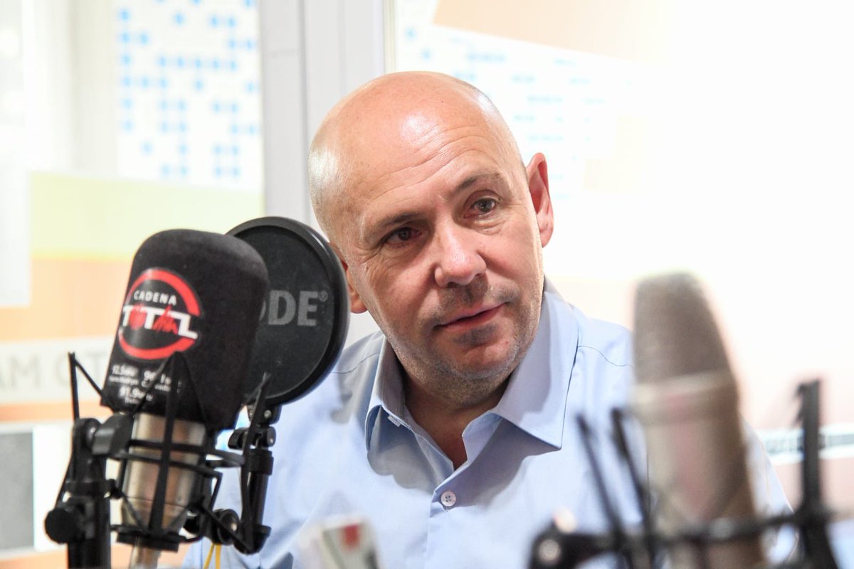 <a href="/CadenaTotalChub/">Cadena Total Chubut</a> “Los pliegos de la recolección de residuos y del transporte urbano, fueron aprobados en la última sesión del Concejo. En el caso del transporte, se instruye en el pliego mayor cantidad de cartelería, garitas para los usuarios y cambios en los recorridos de algunas líneas, también