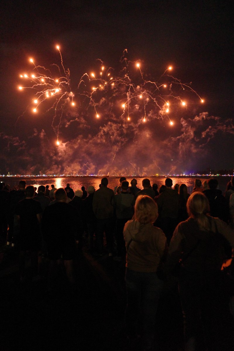 Visit Aalsmeer wenst iedereen een heel goed uiteinde en een heel mooi 2026! 🎆 We kijken ernaar uit een ieder te ontvangen in hét bloemendorp van Nederland. 🌸

📷 Stefan Moonen