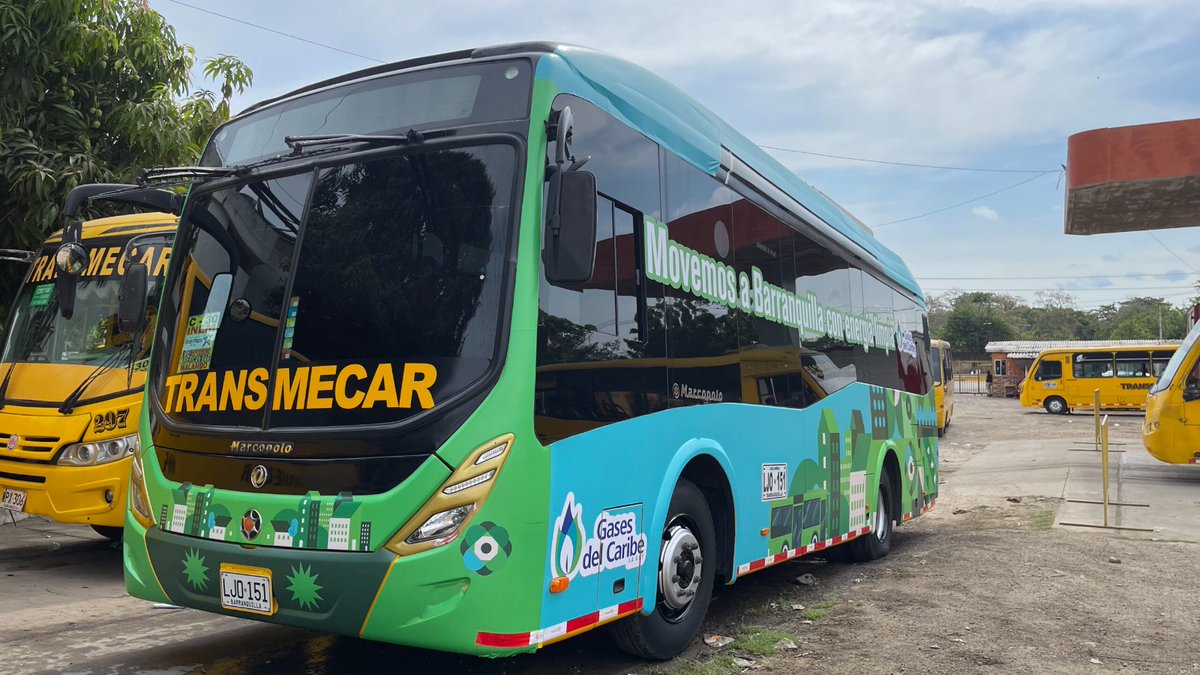 Noticosta's tweet image. "A partir del 1 de enero 2026, pasaje en buses urbanos tendría un incremento de $200, pasará de $3.300 a $3.500. Este aumento se hace teniendo en cuenta un acuerdo firmado con AMB Entregamos el estudio de la  canasta del transporte" dijo David García (Gerente Transmecar)