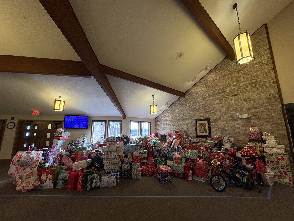 Because of your generosity from our Advent Giving Tree, we are able to make it possible to get 400 gifts to children at Mary’s Place Shelter! Thank you to all who helped make this possible and spread the joy of the Lord!