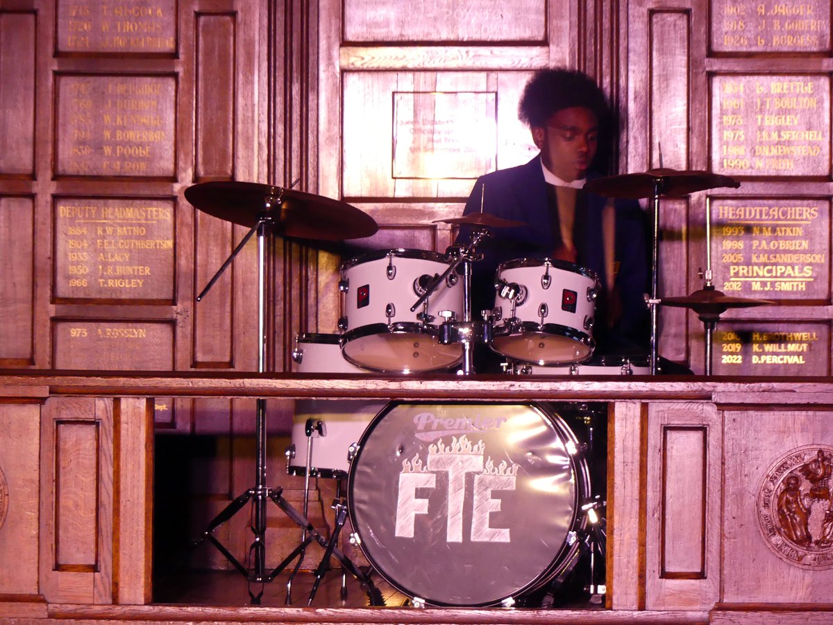 Queen Elizabeth's tweet media