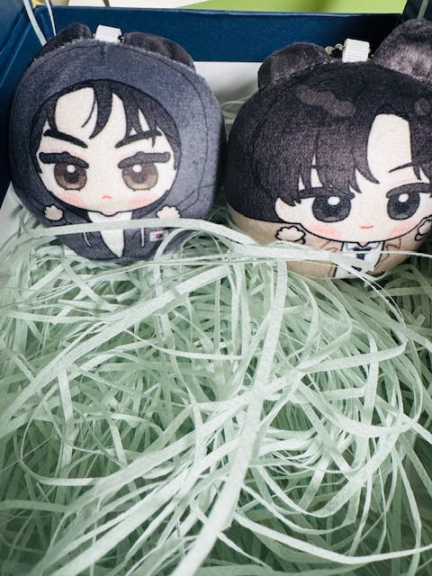 포포님 정성 가득한 선물 오늘 출판사 통해서 잘 전달받았습니다💝 
감사합니다!
편지 너무 감동해서 잠시 울컥하기도
굿즈 완전 금손에 너무 귀엽고 조명켜니 아름답고! 
대쉬 덕분에 전에 없이 기쁜일이 많아 아직까지 얼떨떨하고 이렇게 사랑스러운 독자님들께 한없이 감사할 뿐입니다