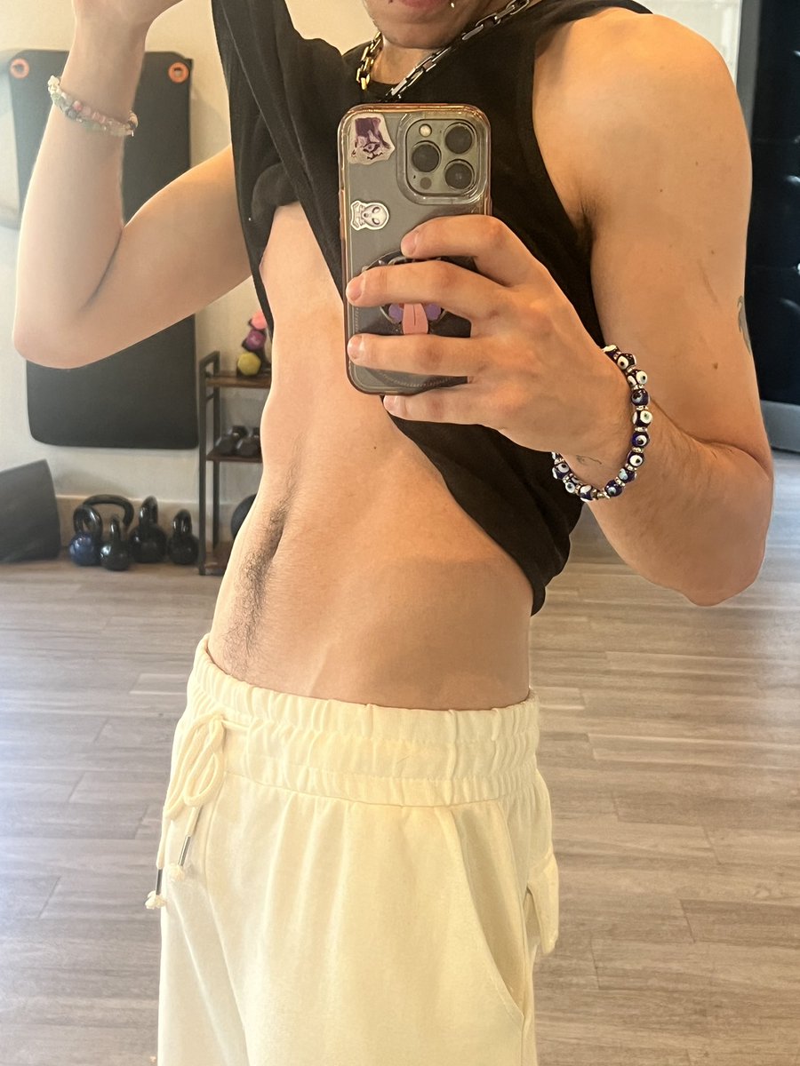 PrettyRaveBoy tweet media