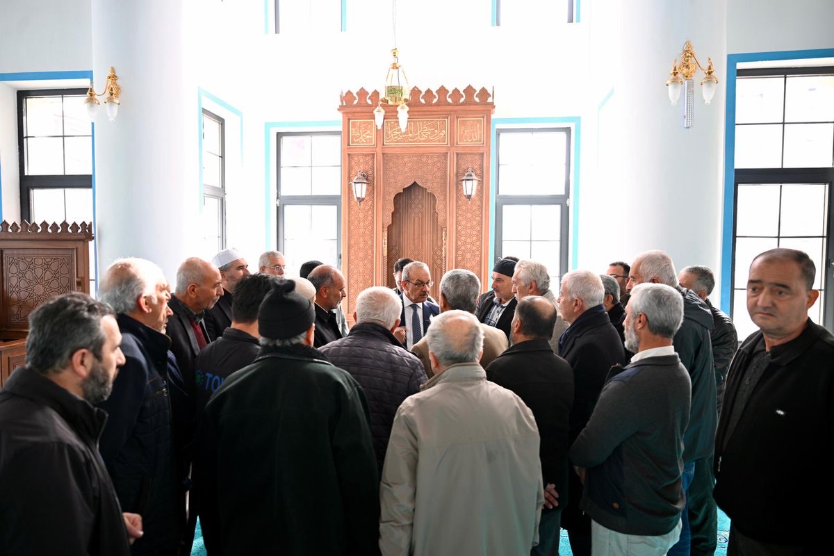 SeddarYavuz's tweet photo. Cuma Namazı ile Birlikte İbadete Açılan İkizcedeki Camii’de Cuma Namazını Eda Ettikten Sonra Hemşehrilerimizle Selamlaşıp, Sorun ve Taleplerini Dinledik.
#Malatya https://t.co/XaQIoE7RTx