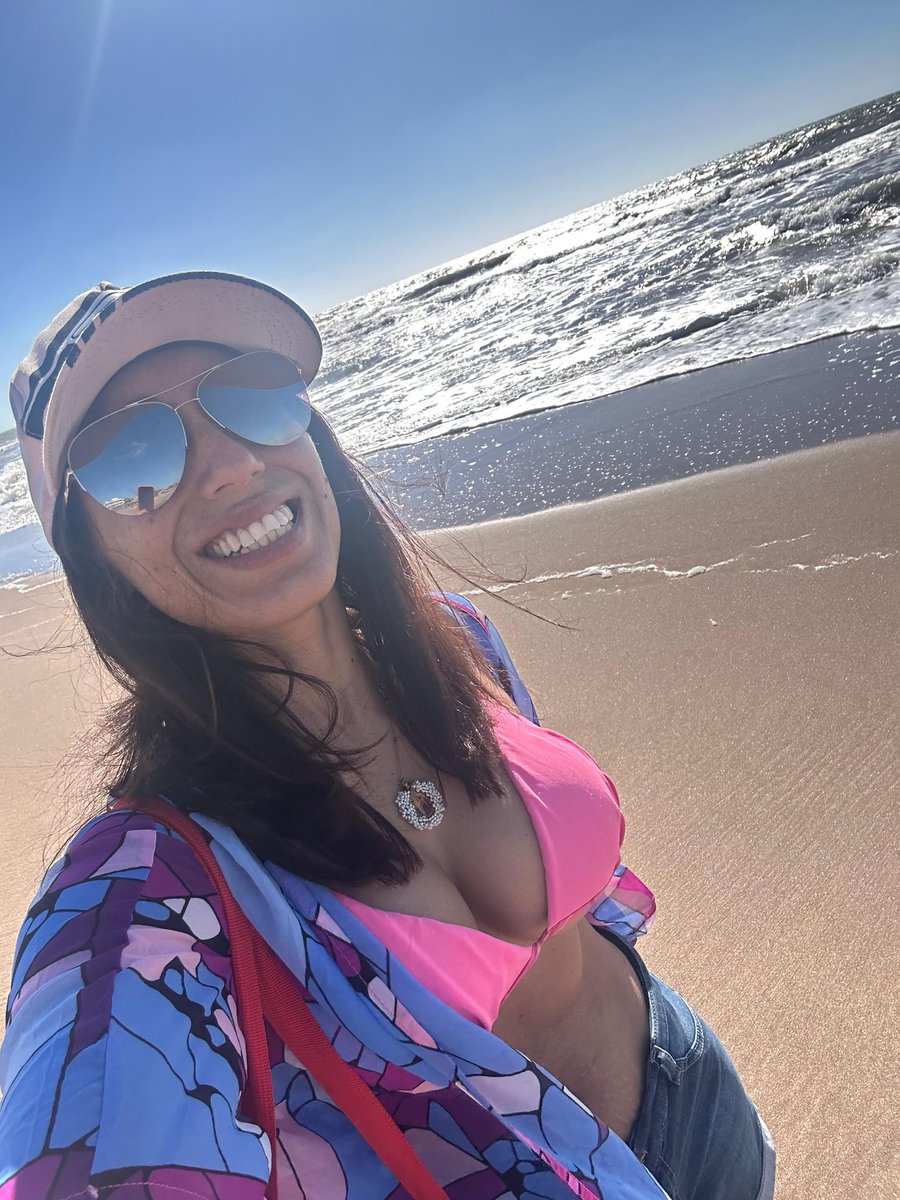 La etapa de venir a la playa sola, recomiendo no saltártela❤️✨️👑