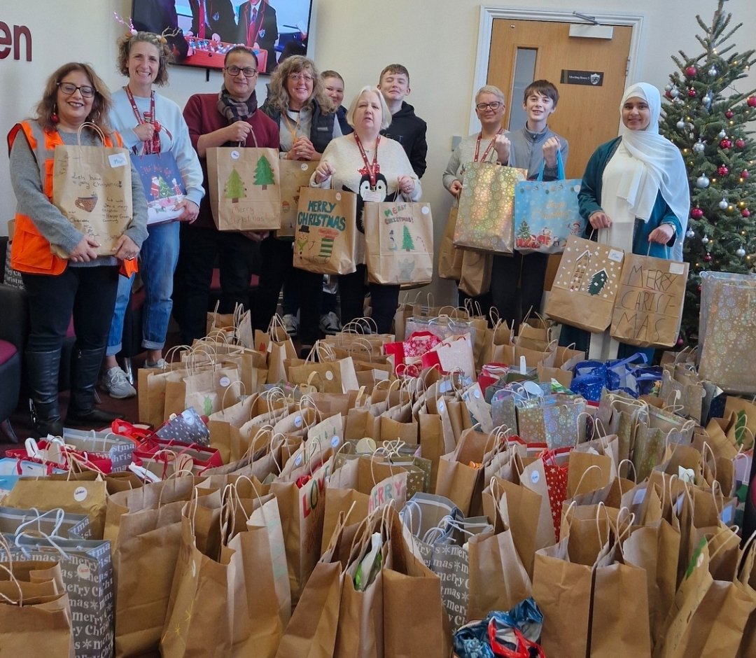 HarperGreen's tweet photo. A fabulous effort from all our staff and students. Homeless Aid were delighted with our 155 Dignity Bags that will be distributed during the soup kitchen. https://t.co/ZlNNHjjzFg