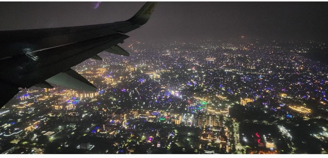 Diwali 2025 के अगले दिन दिल्ली कितनी साफ थी और आज 19.12.25 सुबह को काले दम घुटगु कोहरे के अंदर की दिल्ली का दृश्य। <a href="/CeoNoida/">CEO, NOIDA Authority</a> <a href="/CPCB_OFFICIAL/">Central Pollution Control Board</a> <a href="/myogiadityanath/">Yogi Adityanath</a> <a href="/CAQM_Official/">Commission for Air Quality Management</a> <a href="/PMOIndia/">PMO India</a> <a href="/byadavbjp/">Bhupender Yadav</a> <a href="/aajtak/">AajTak</a> <a href="/BJP4Delhi/">BJP Delhi</a> <a href="/PankajSinghBJP/">Pankaj Singh</a> <a href="/AamAadmiParty/">AAP</a>
