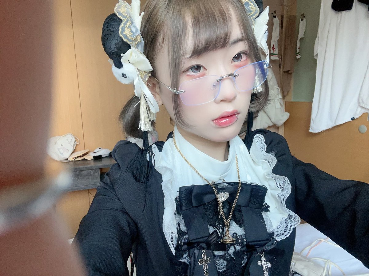 hagudayo's tweet photo. 上海にて、子供に大人気でやばい🐼 https://t.co/jeyQWJsuPz