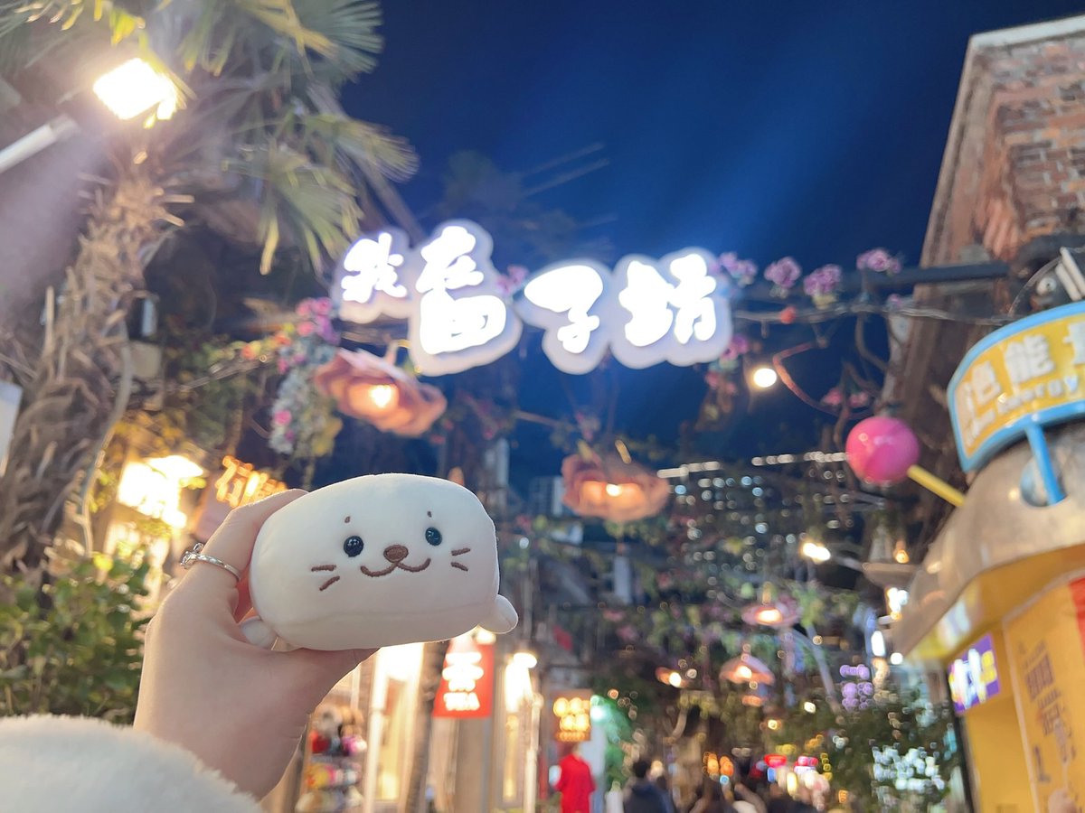 hagudayo's tweet photo. 上海にて、子供に大人気でやばい🐼 https://t.co/jeyQWJsuPz