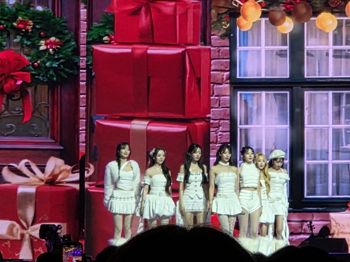 linusone8's tweet photo. 러블리즈 언니들 안녕🥺🥺🥺🥺🥺🥺🥺

#가요대축제 #가대축 https://t.co/o6eJj1KLio