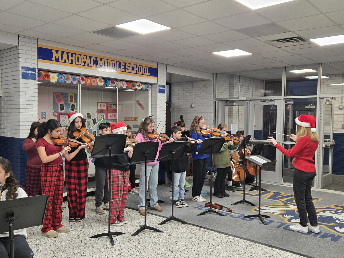 MMS_Chorus's tweet photo. Holiday music performance by some of our @MahopacSchools middle school Band and Orchestra students to greet our staff and students this morning!   Great job Mr.  Teglasi, Ms. Cain and students! @MahopacTA @NYSSMA_Official @NYSSMAZone10  @MMS_PACPride https://t.co/2E527etfrn