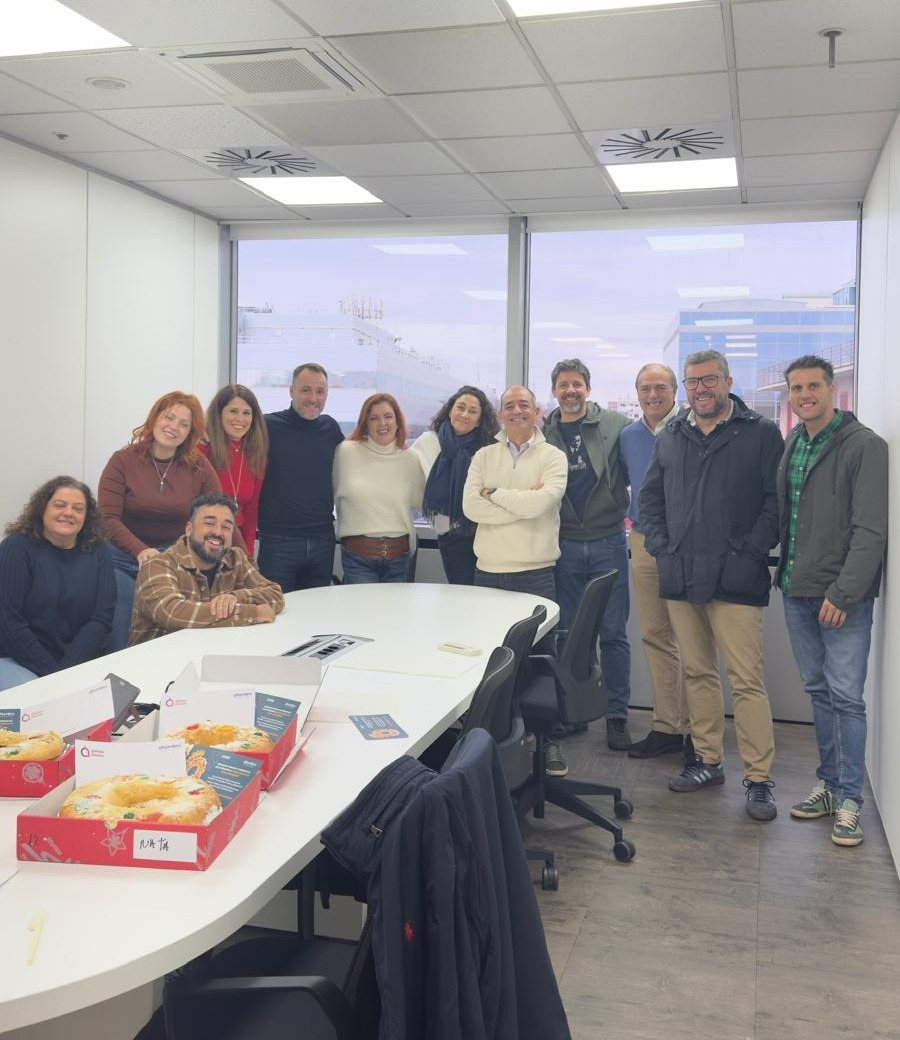 Queremos agradecer a nuestro mayorista <a href="/Arrow/">@Arrow</a> por visitarnos hoy y tener el detalle de traernos un Roscón de Reyes para celebrar y los éxitos que están por venir.
Ha sido un placer compartir este rato con Álvaro Marquina Lopez y M.Jose Ortega junto al nuestro equipo comercial.