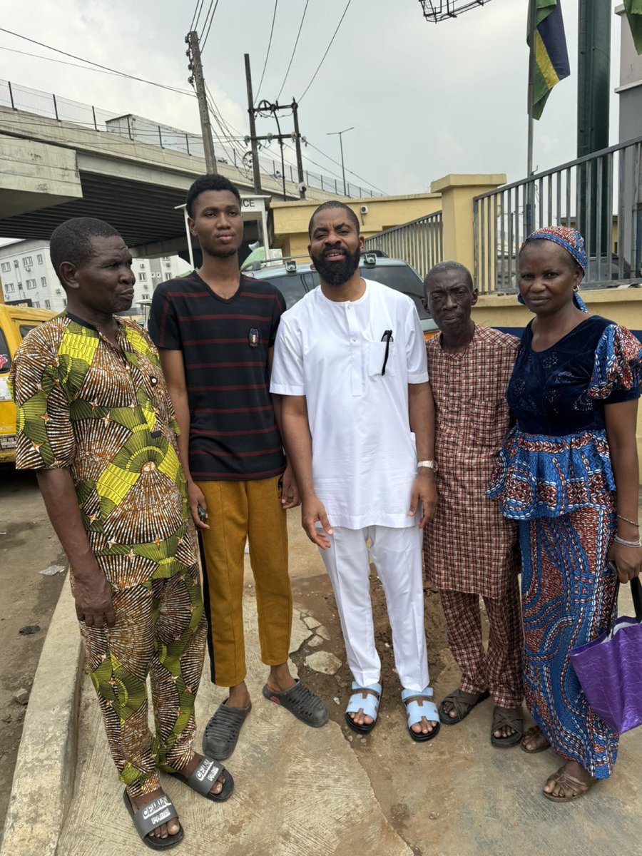 HonestarsenalF's tweet image. So agenda no be orphan 🙆‍♂️😂
Agenda get family sef 😂😂🙆‍♂️