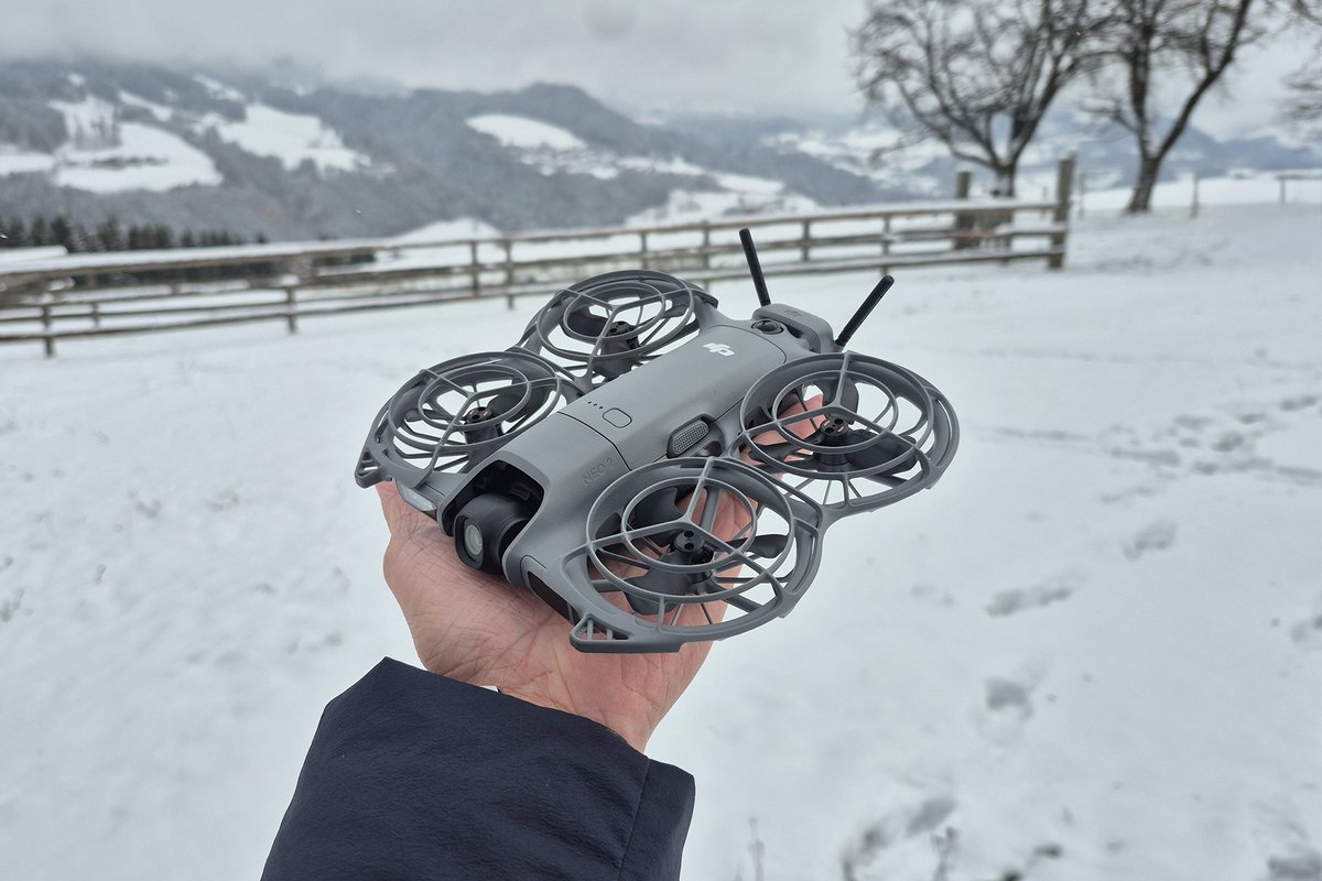 djirumor's tweet image. Meet the DJI Neo 2: a palm-sized, sub-250g drone with 4K/60p video, smart obstacle sensing, and easy gesture controls.

Perfect for beginners craving smooth, social-ready clips without the hassle.

Fly smarter, not harder!

#DroneLife #TechMadeEasy

 (1/2)