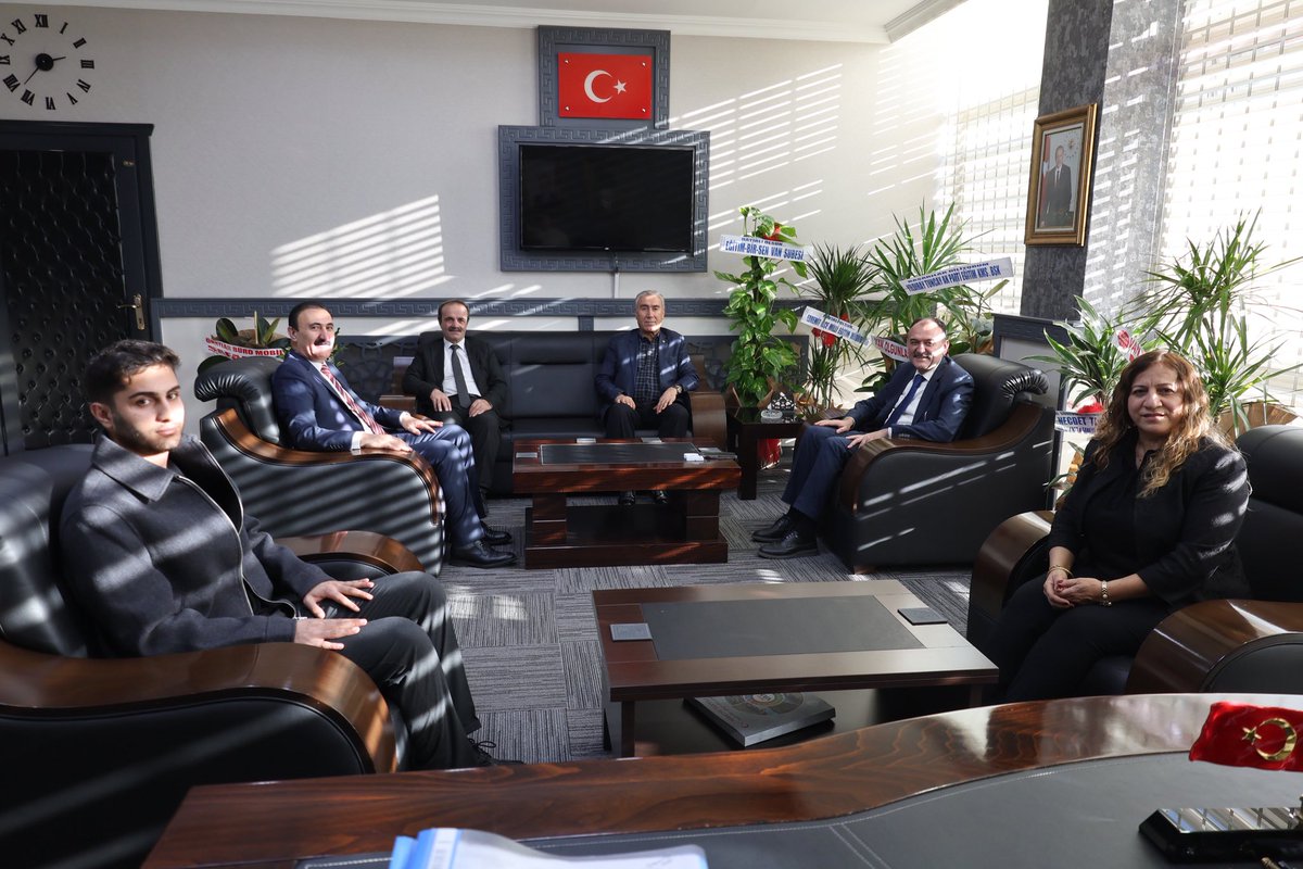 Yönetim Kurulu Başkanımız Nayif Süer, Yönetim Kurulu Üyelerimizle birlikte Van İl Milli Eğitim Müdürü görevine atanan Sn. Bilal Yılmaz Çandıroğlu’nu ziyaret ederek hayırlı olsun dileklerini ilettiler.

<a href="/Nayifsuer/">Nayif SÜER</a> <a href="/VanilMem/">Van İl Milli Eğitim Müdürlüğü</a> <a href="/bycandiroglu/">Bilal Hoca</a> <a href="/Muzafferbilennn/">Muzaffer Bilen</a> <a href="/mer6Ayhan/">Meral Ayhan</a> <a href="/turgayozbek65/">Turgay Özbek</a>