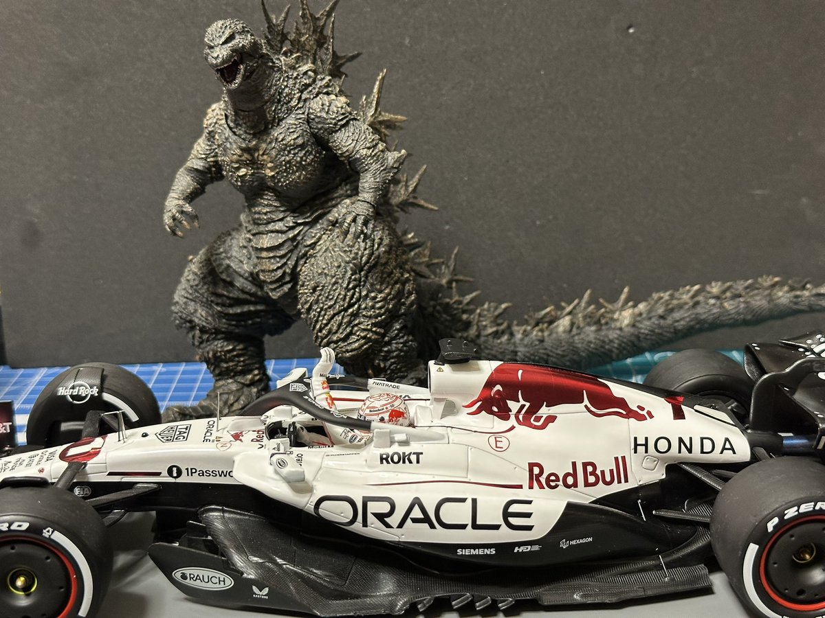 ようやく届いたスパーク1/18フェルスタッペン2025年日本GP優勝ミニカー