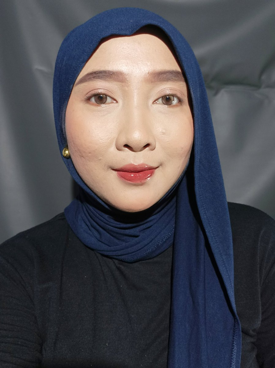_sabrinapn's tweet photo. Sekarang aku paham 🤚🏻 kenapa MUA bilang bedak Inez tuh recommend bgt, ternyata MEMANG !!
Definisi bedak legend .... Hasil full makeup nya beneran CAKEP 😍✨
#INEZCosmetics https://t.co/ZOMldGMZVz