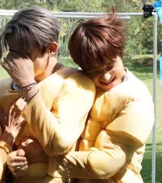 letsgotoobad's tweet photo. 👉🏻👈🏻

#IDOLENERGY #nnutdan #hongshihoshi https://t.co/RoCDk37rNF