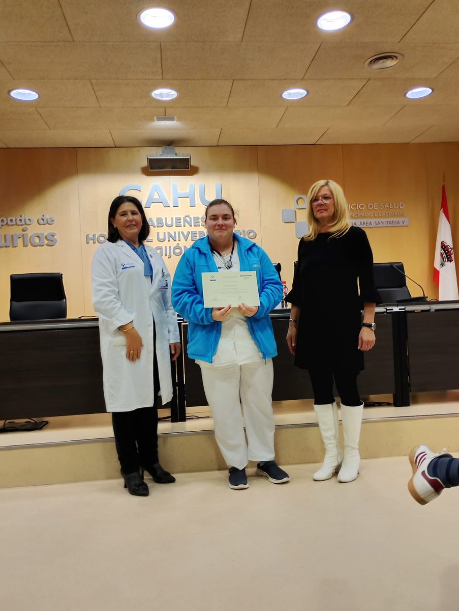 CAHU3Oriente's tweet photo. 🔬✨ En el Hospital Universitario de Cabueñes apostamos por el talento joven y la investigación clínica.

Desde la Comisión de Docencia ponemos en marcha el Programa de Mecenazgo en Investigación para residentes, con mentoría bidireccional y acompañamiento durante 2 años para impulsar carreras investigadoras, metodología y escritura científica, participación en proyectos, congresos y publicaciones.

Además, dentro del programa, se convoca la Beca de Mentoría en Investigación de la Fundación Mutual Médica (12 meses | 1.000 €) para apoyar gastos del proyecto, material inventariable y asistencia a congresos.

👏 En esta edición, las becas se han concedido a:
• Laura Fernández Rodríguez, MIR de Análisis Clínicos
• Loreto López Candás, MIR de Medicina Intensiva

¡Enhorabuena por vuestro compromiso investigador! ❤️
#AreaV #CAHU