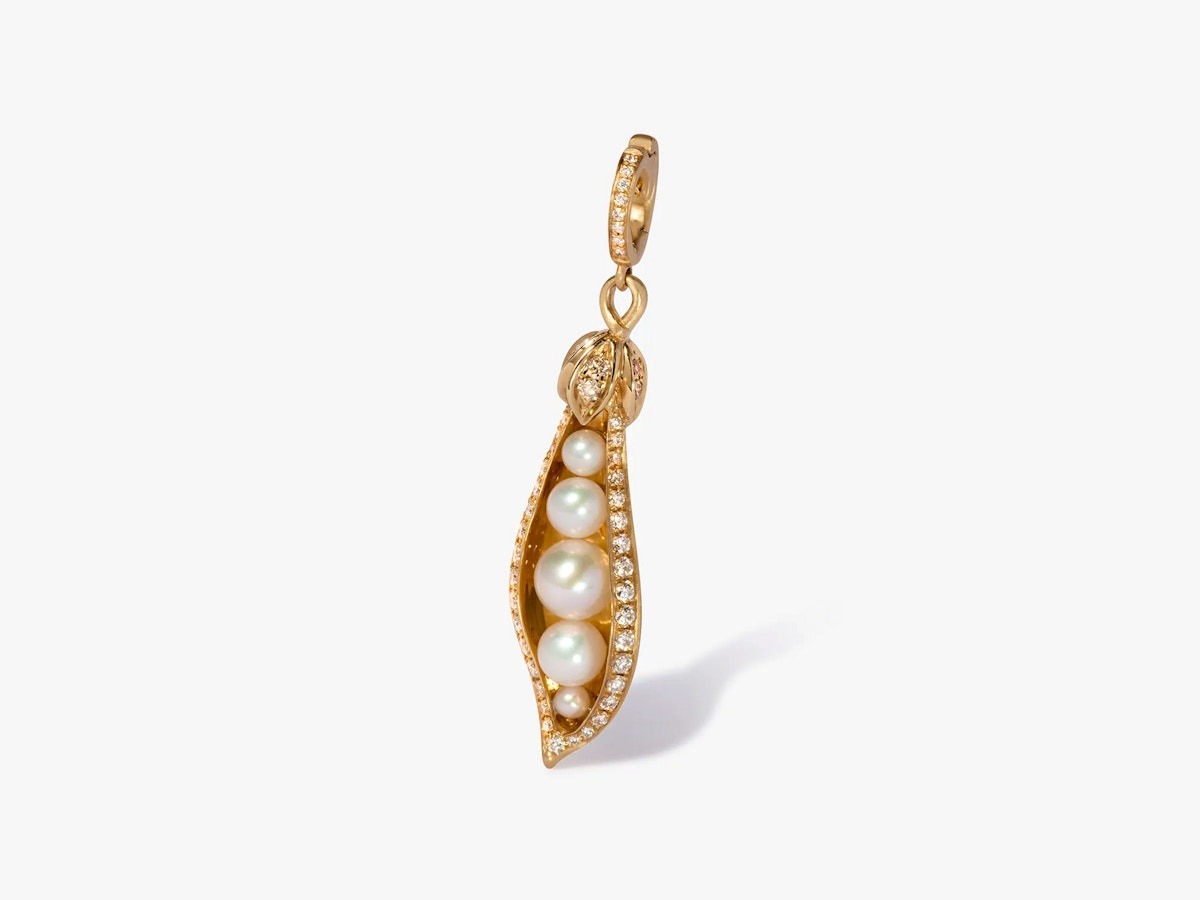 Jangle, Jangle: Your insider guide to the best charm jewellery brands of 2025 inc Annoushka #jewellery #charms #Christmasgifts  bit.ly/3Y3Puve