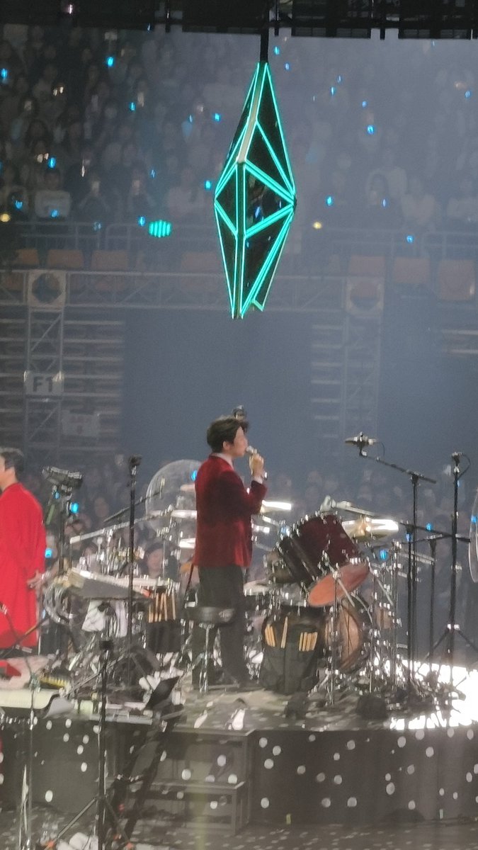 honestly the star on top of dowoon makes him look like a sim