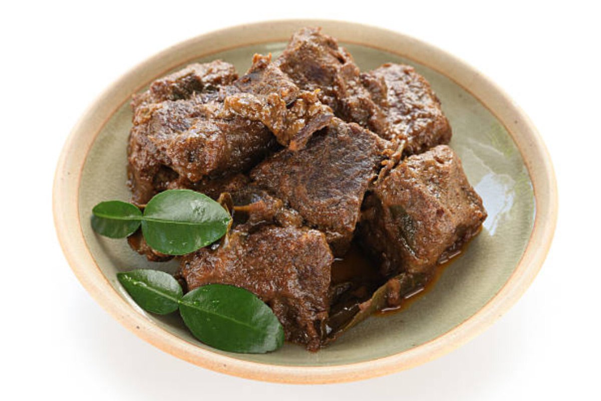 Women-led organizations in West Sumatra cook 2 tons of rendang for communities affected in Aceh and North Sumatra.

(kompas.tv/regional/63832…)