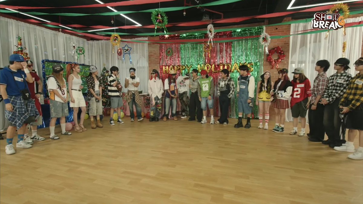 School-themed Christmas party like no other! 🎄SB19 and their "classmates" MNL48, AJAA, Horizon, Alamat, G22, and Maki brought epic performances, fun games, and festive vibes to SB19's SHOWBREAK 6 EPISODE 6! youtu.be/K6LbpA5YMEU?si…
