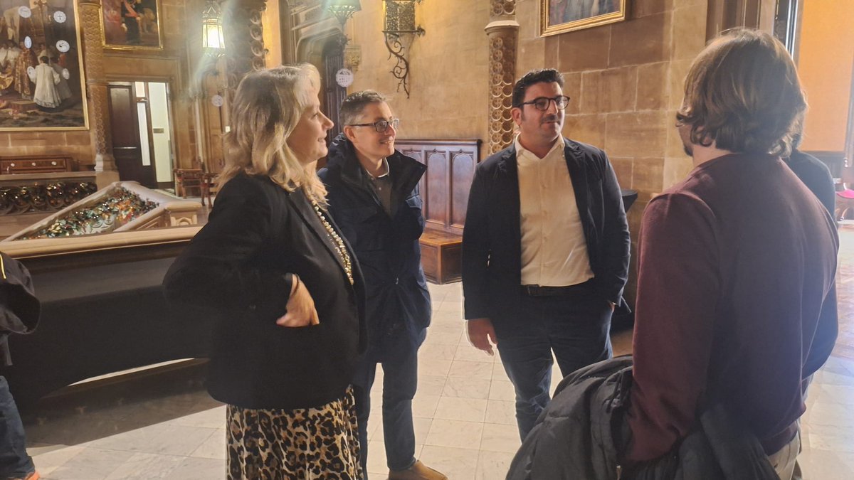 Nuestros consejeros, <a href="/BestardPedro/">Pedro Bestard Martínez</a>,<a href="/pilaramate/">Pilar Amate</a>, y <a href="/tonigilimillan/">Antonio Gili Millán</a>, han asistido esta mañana al Homenaje que el Consell de Mallorca rinde anualmente a sus trabajadores jubilados y a los que cumplen 25 años en la institución.
#VoxUtil