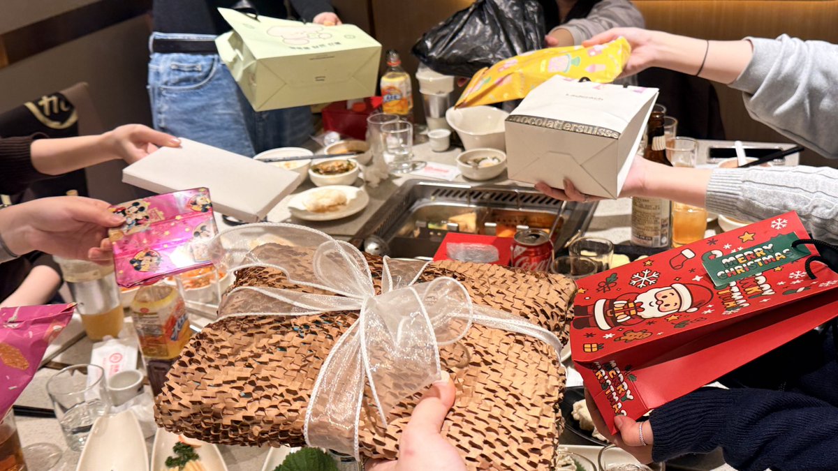 연말가좍모임🩵🩷
친구들아 내년에도 같이 승양 해줄꺼지요.....

#멍빵_딜리셔스