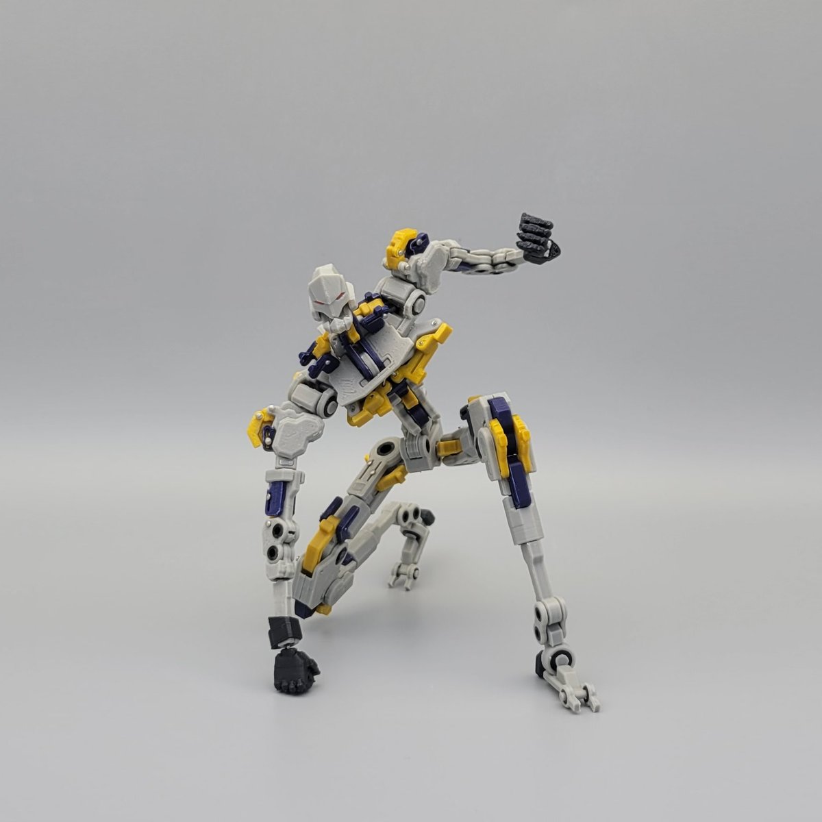 Terrazine_X's tweet image. This is a universal humanoid joint prototype,
designed to work across different body proportions,
not tied to a specific character or scale.

Superhero landing!

#articulatedfigure #toydesign #mechanismdesign