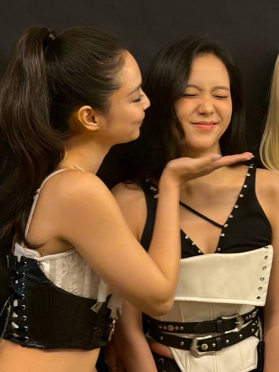 official_jensoo's tweet photo. favs 🖤🥰 https://t.co/MvSSBmZuAI
