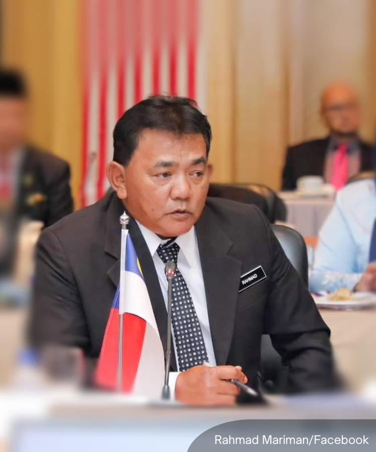 NewsBFM's tweet photo. The Melaka government has clarified that its restriction on religious decorations, including Christmas displays, applies only to the kitchens of halal-certified hotels and restaurants.

"There is no prohibition on decorations in other parts of a hotel, including the lobby and common areas," said state Exco Rahmad Mariman.

🧵1