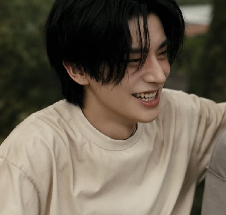 moreyeii_'s tweet image. เจคลุคนี้หล่อมากก ๆๆ ยิ้มฉลามที่ชั้นรักอะ โอ้ย😭😭