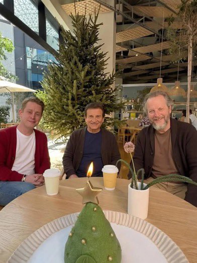 La reunion di mamma ho perso l’aereo 😭😭😭😭

piango