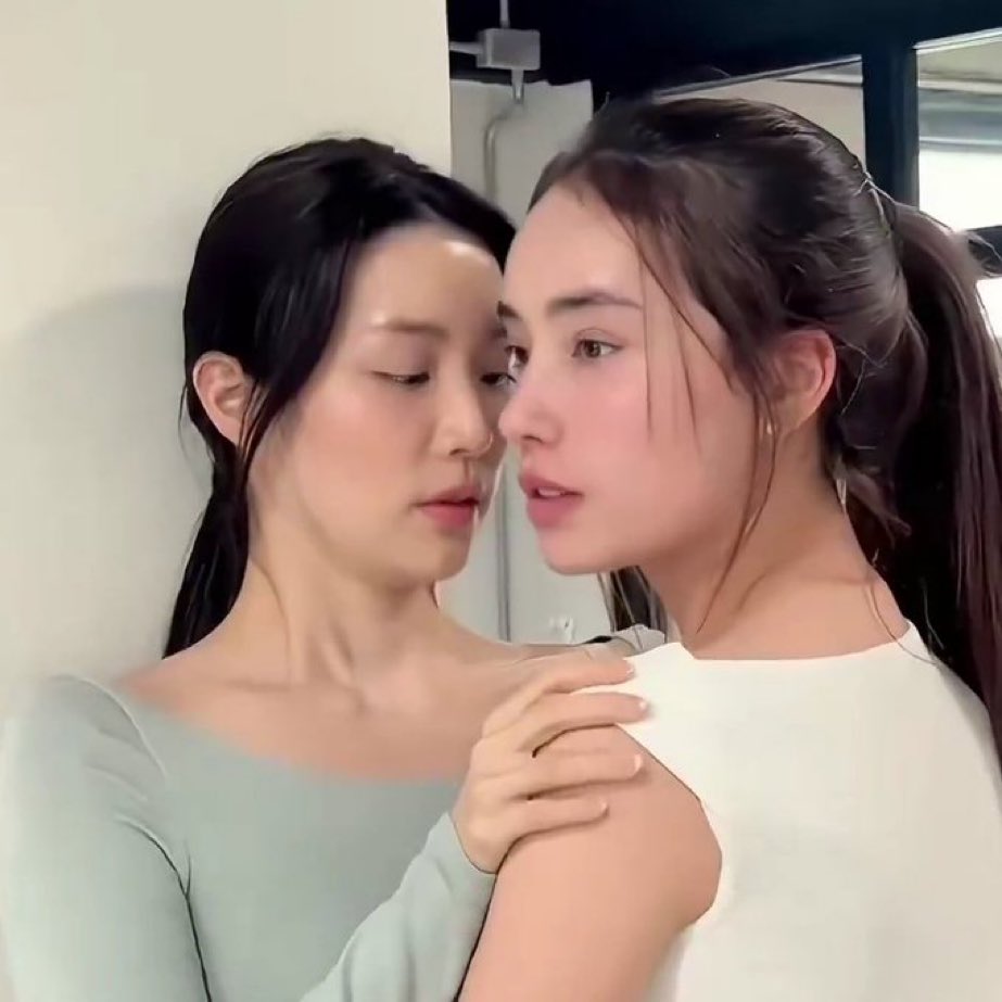 โอโหหหห มุมนี้ สันจมูกสวยมากก สวยทั้งคู่เลยยย 🫠🫠

#GinJay
#ginnynatnicha #aangelinaass