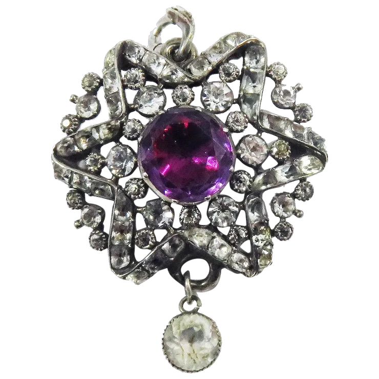 I received a brooch from <a href="/stepfordcelebs/">Stepford Headmistress Emma - HOA President</a> a short while ago, but...I am a little nervous to wear it. It does look pretty though.