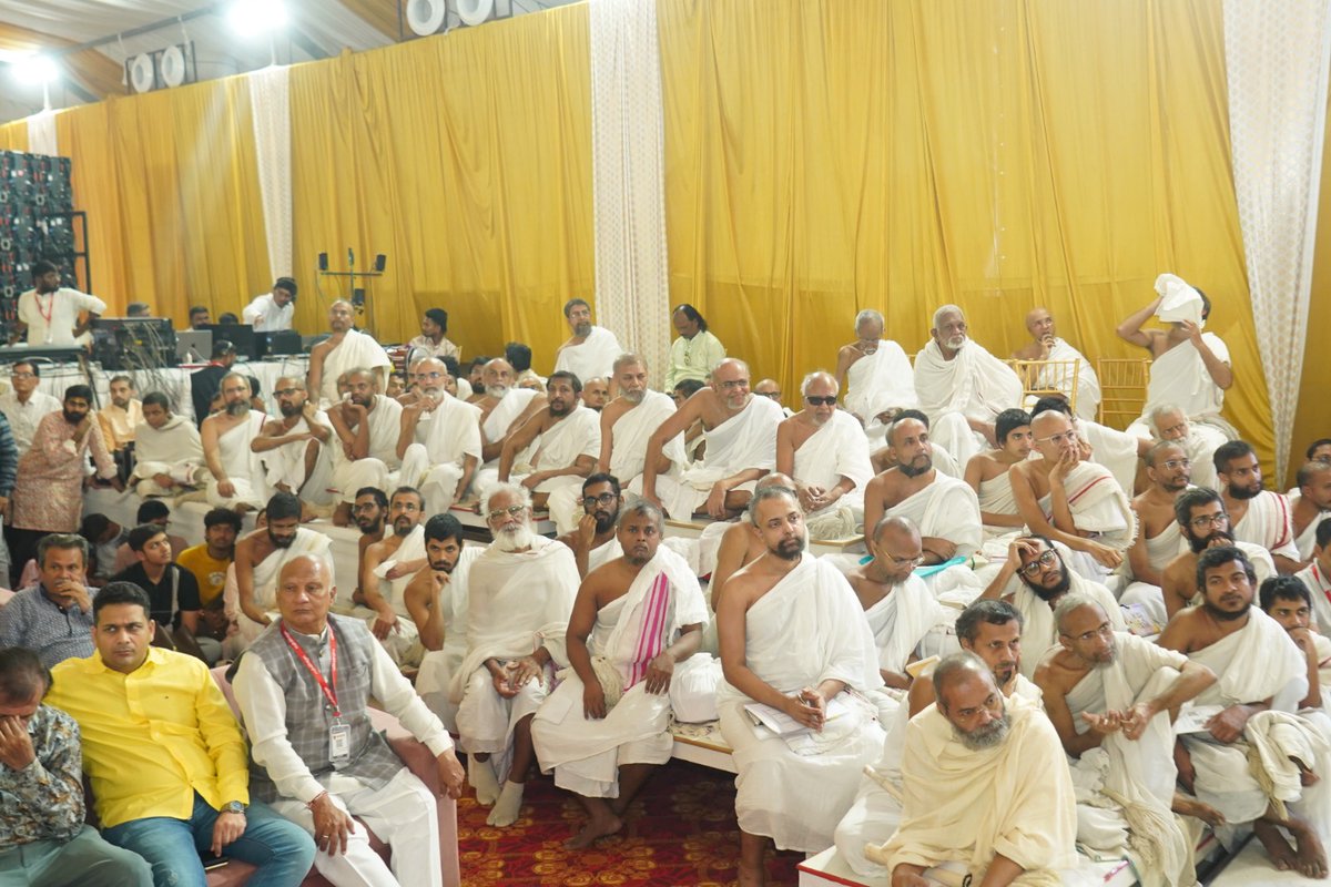Veer_Shasan's tweet photo. #Rushabhayan Mumbai
Jain Acharya and sadhus 🙏🏻
@arunbothra @arpitsinger @DrSatishPoonia @rashtrapatibhvn @DrKumarVishwas @drharshvardhan https://t.co/3eGFEPJDYC