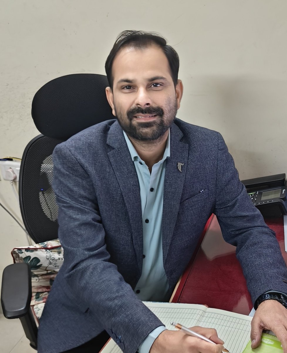 नई जिम्मेदारी के साथ आज स्वास्थ्य भवन, जयपुर में #फूड_सेफ्टी_ऑफिसर के पद पर ज्वाइनिंग कर ली है ...आप सभी की उम्मीदों पर खरा उतरने का भरसक प्रयास करूंगा .... यही मेरी शपथ है । 🙏 
 नया पता - आयुक्तालय,खाद्य सुरक्षा एवं औषधि नियंत्रण,जयपुर ।