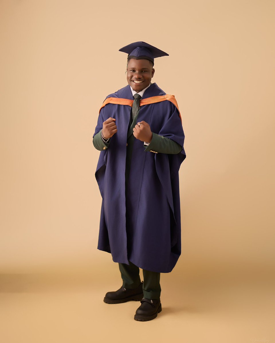 Exactly a week ago… BSc. Quantity Surveying, Obafemi Awolowo University. ✅

Juggling school with a lot of other things career wise was not easy but now, we focus fully on the career.  👌