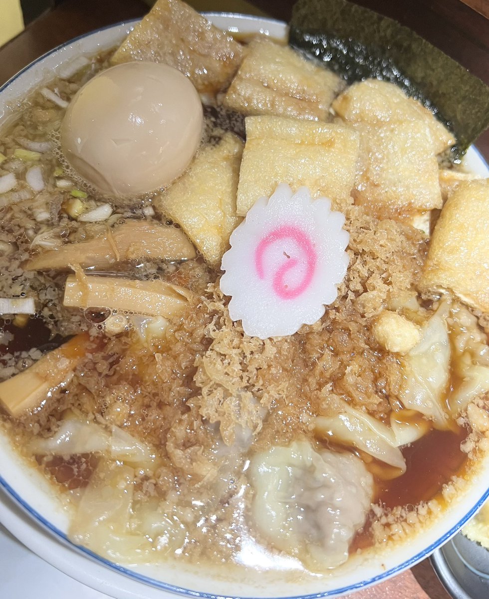 ライブのご褒美はラーメン🍜
ライブ前は少し小麦我慢してたから沁みた💕🤤
そういえば、土曜日の行きの新幹線、私は他の皆さんが乗る便より早めに乗ったのだけど、私がC席で偶然にも私の横ABDEの席がみんなプロデューサーさんだったの🤭
セトリ予想してるのをふむふむとつい聞き耳を立ててしまった🤣笑