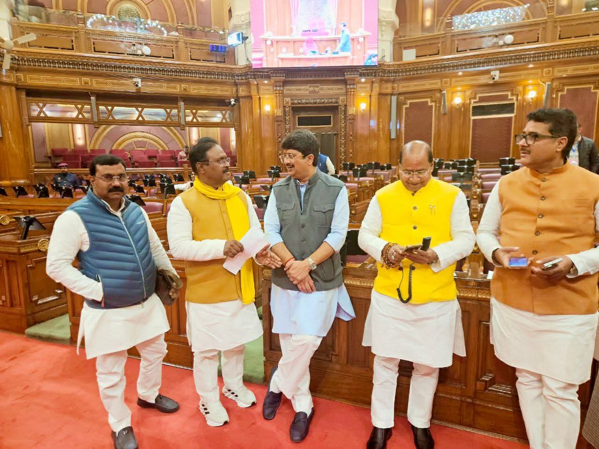 आज विधानसभा के शीतकालीन सत्र के प्रथम दिवस की कार्यवाही में सम्मिलित हुए।