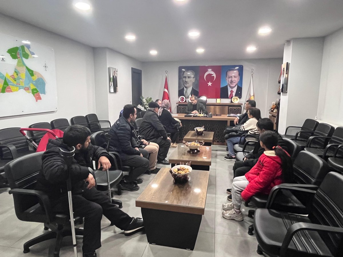 Vatandaşlarımızın sesine kulak verdiğimiz, gönül köprülerini güçlendirdiğimiz Halk Günü buluşmamızı; bu hafta da Başkan Yardımcımız Sayın Metin Kurçeren ile birlikte, yoğun katılım ve büyük bir ilgiyle gerçekleştirdik.
Milletimizin her talebine çözüm odaklı, her meselesine