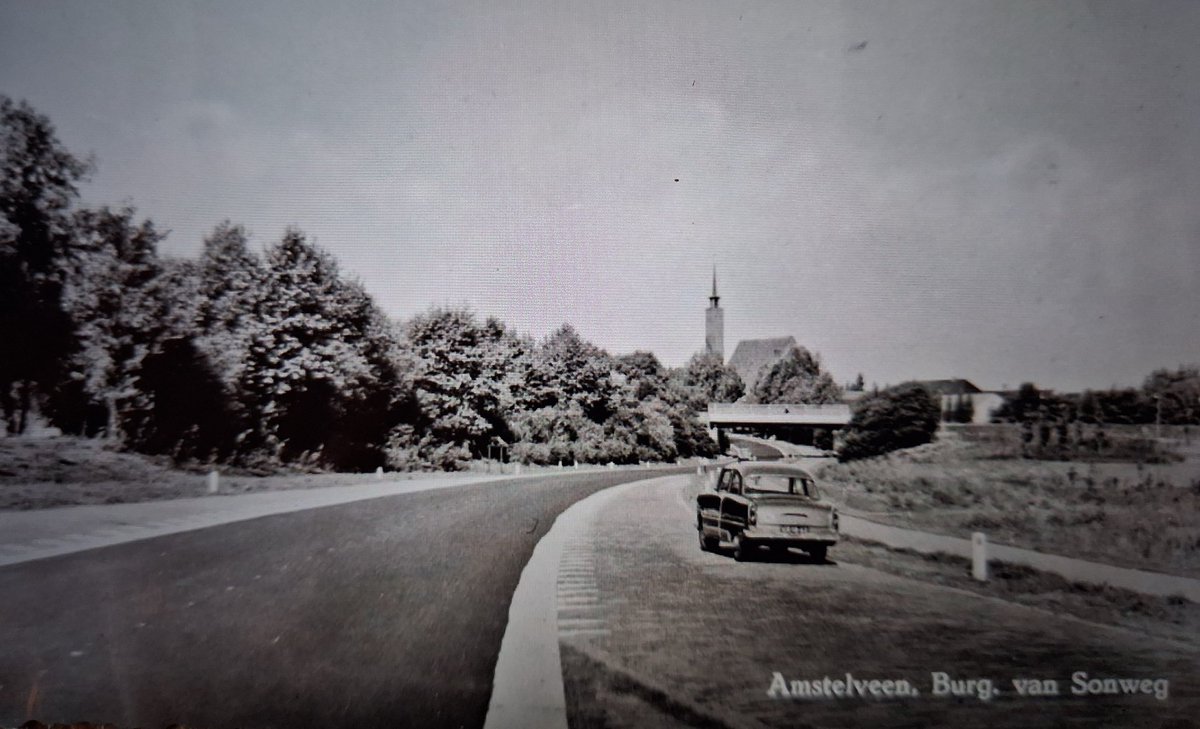KeesTingeling's tweet photo. Toen de Rijksweg A9 nog Burgemeester van Sonweg was...  #Amstelveen #Annakerk #VroegerEnNu /1955 https://t.co/5HlUXBjBql