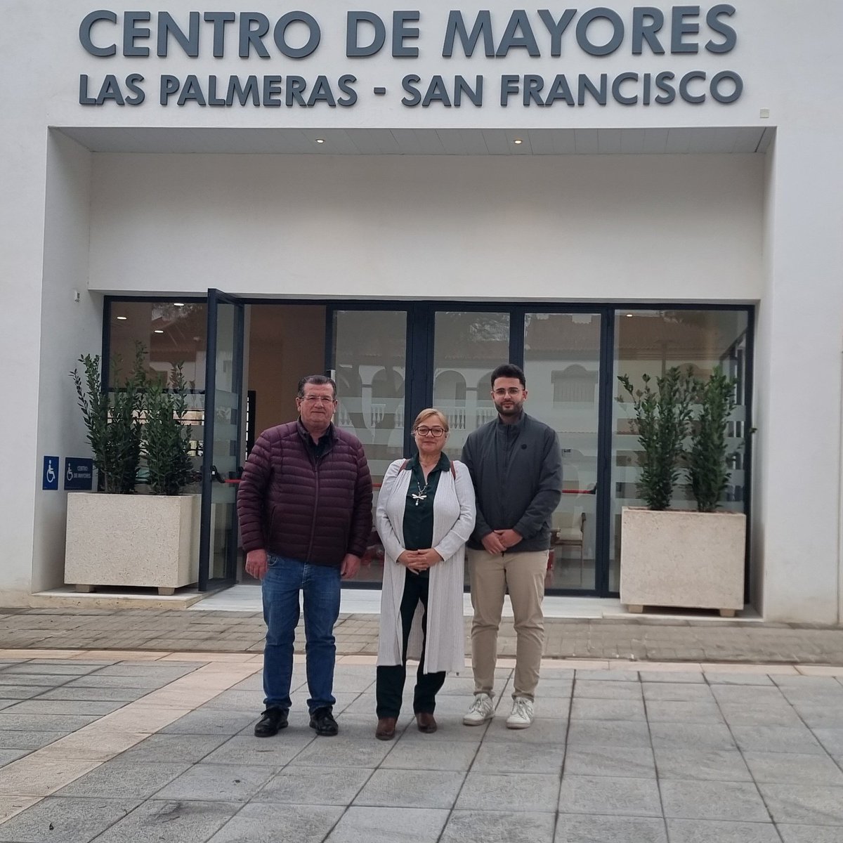 El centro de mayores de Las Palmeras–San Francisco es hoy una realidad gracias a que lo exigimos en 2021, en la Mesa de Diálogo Institucional. Ha llegado tras años de insistencia. Seguiremos vigilantes para que se complete con cafetería.

+info:
acortar.link/JdXEYZ