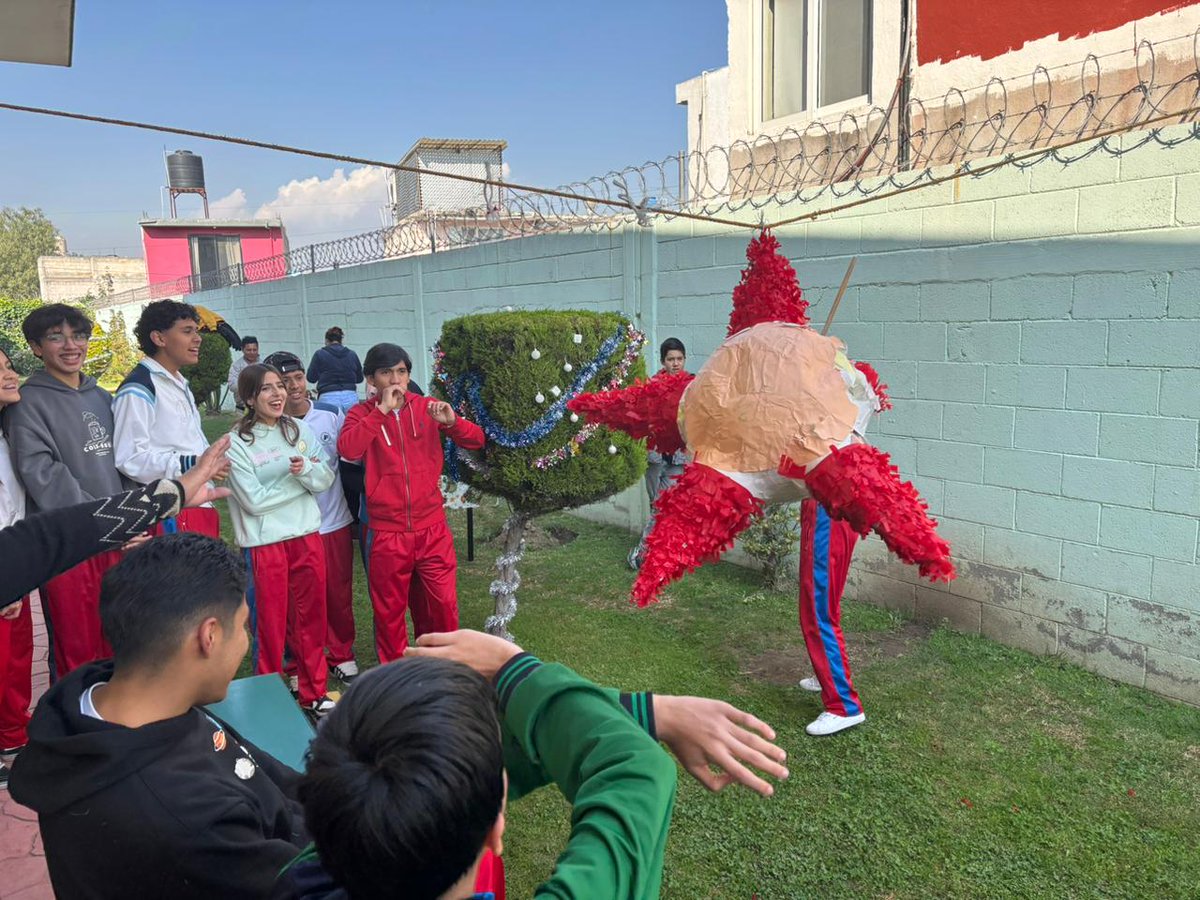 CecytemCuautit's tweet photo. El día de ayer fue momento de compartir un momento de unión y alegría con nuestra comunidad educativa. 🙌🏼 Mantengamos vivos los valores que fortalecen el desarrollo de nuestro alumnado.
@somoscecytem https://t.co/tTQ92vDfa3